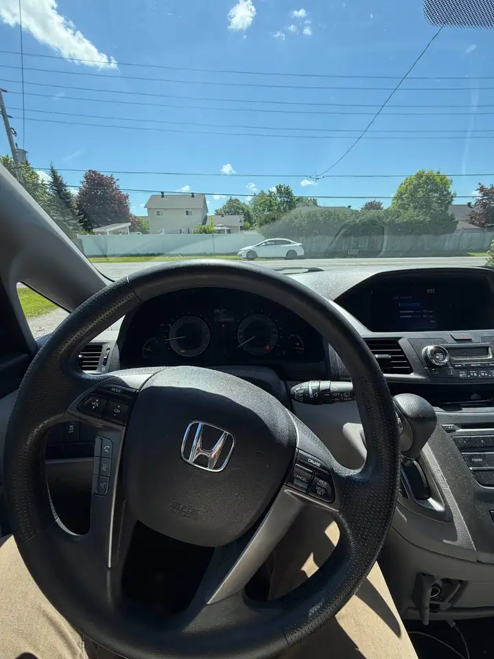 Honda Odyssey снимка Honda Odyssey