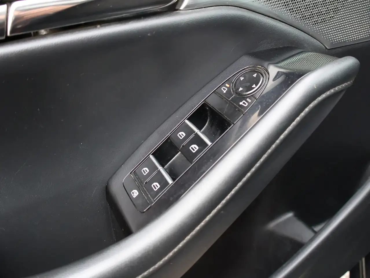 Mazda 3 снимка Mazda 3