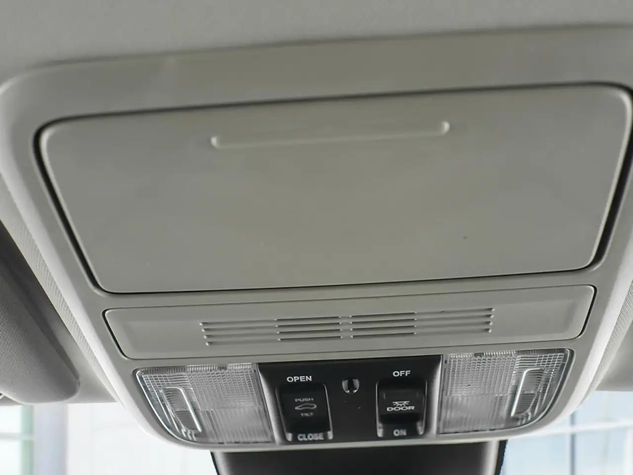 Honda Odyssey снимка Honda Odyssey