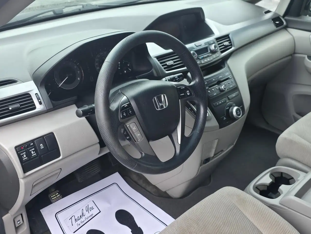 Honda Odyssey снимка Honda Odyssey