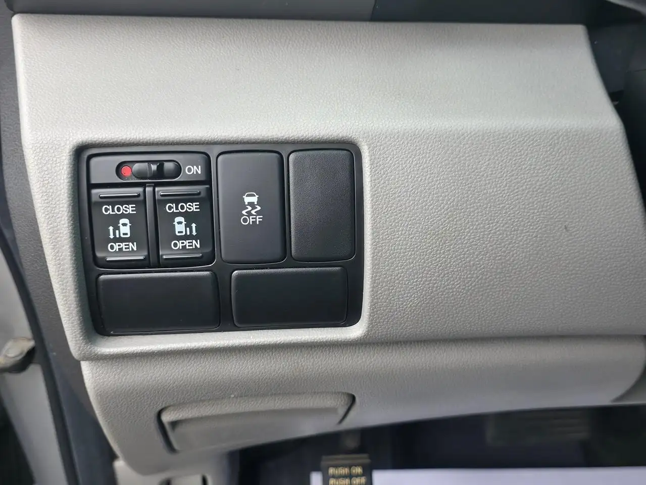 Honda Odyssey снимка Honda Odyssey