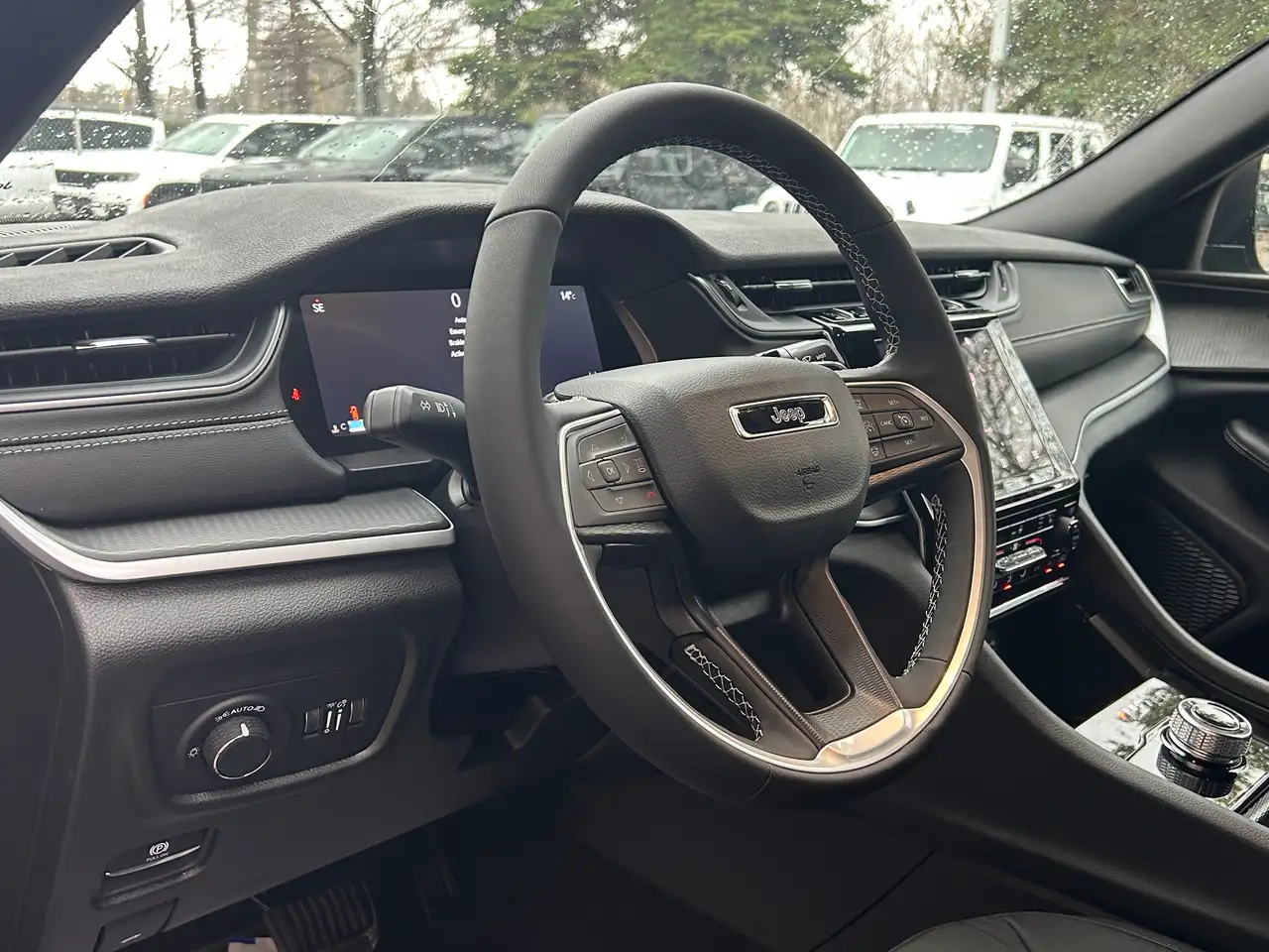 Jeep Grand Cherokee снимка Jeep Grand Cherokee
