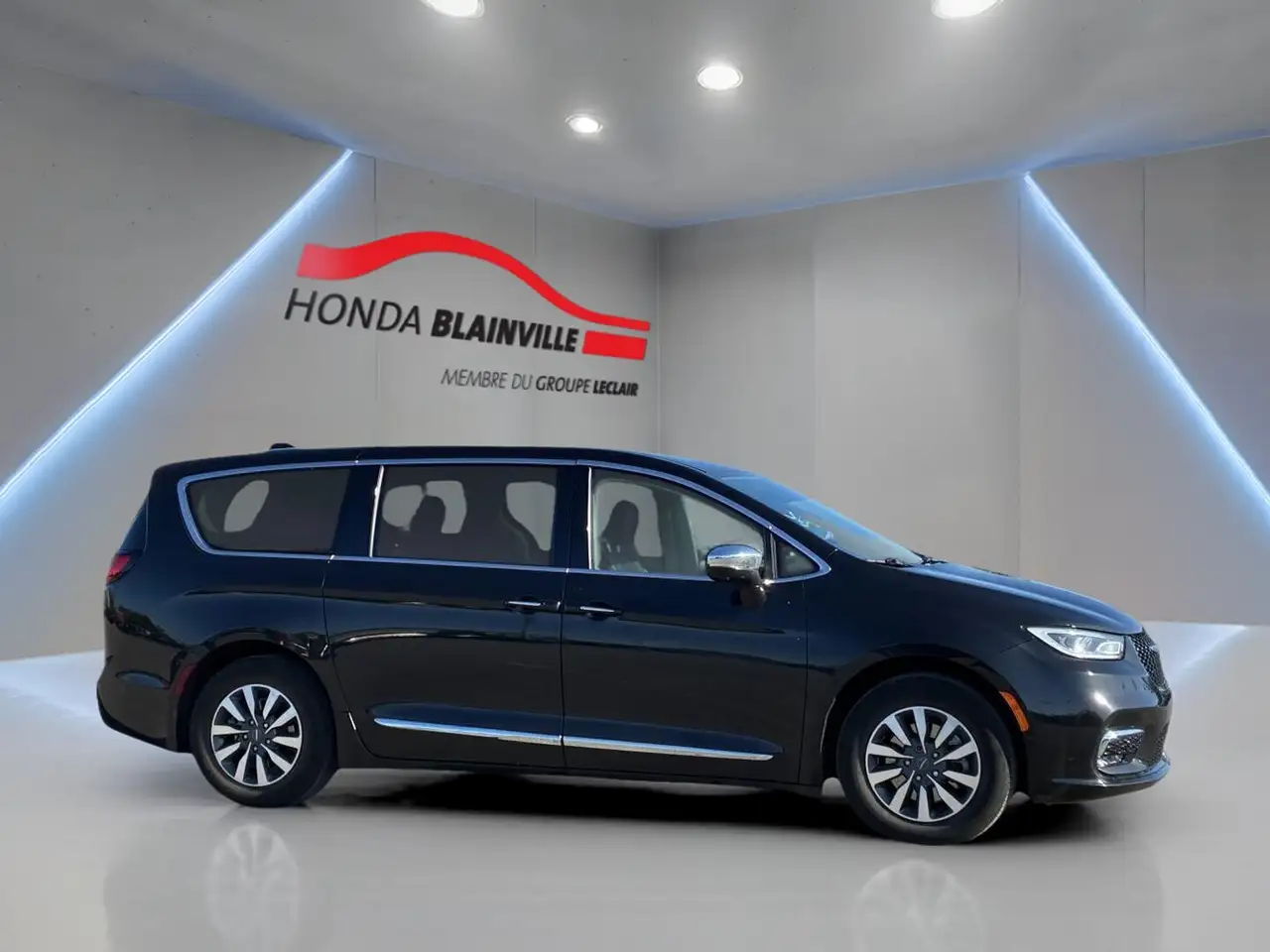 Chrysler Pacifica снимка Chrysler Pacifica