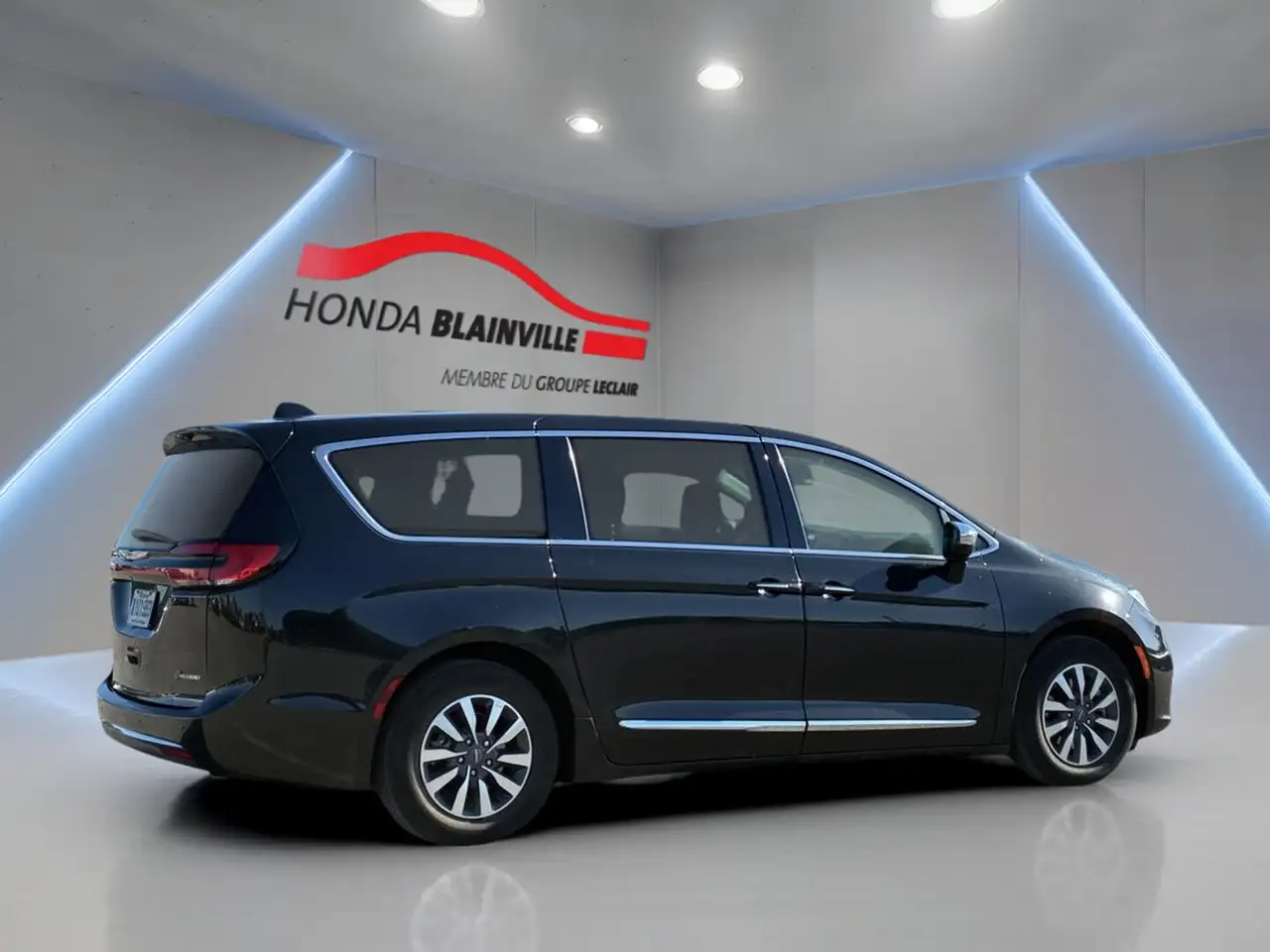 Chrysler Pacifica снимка Chrysler Pacifica