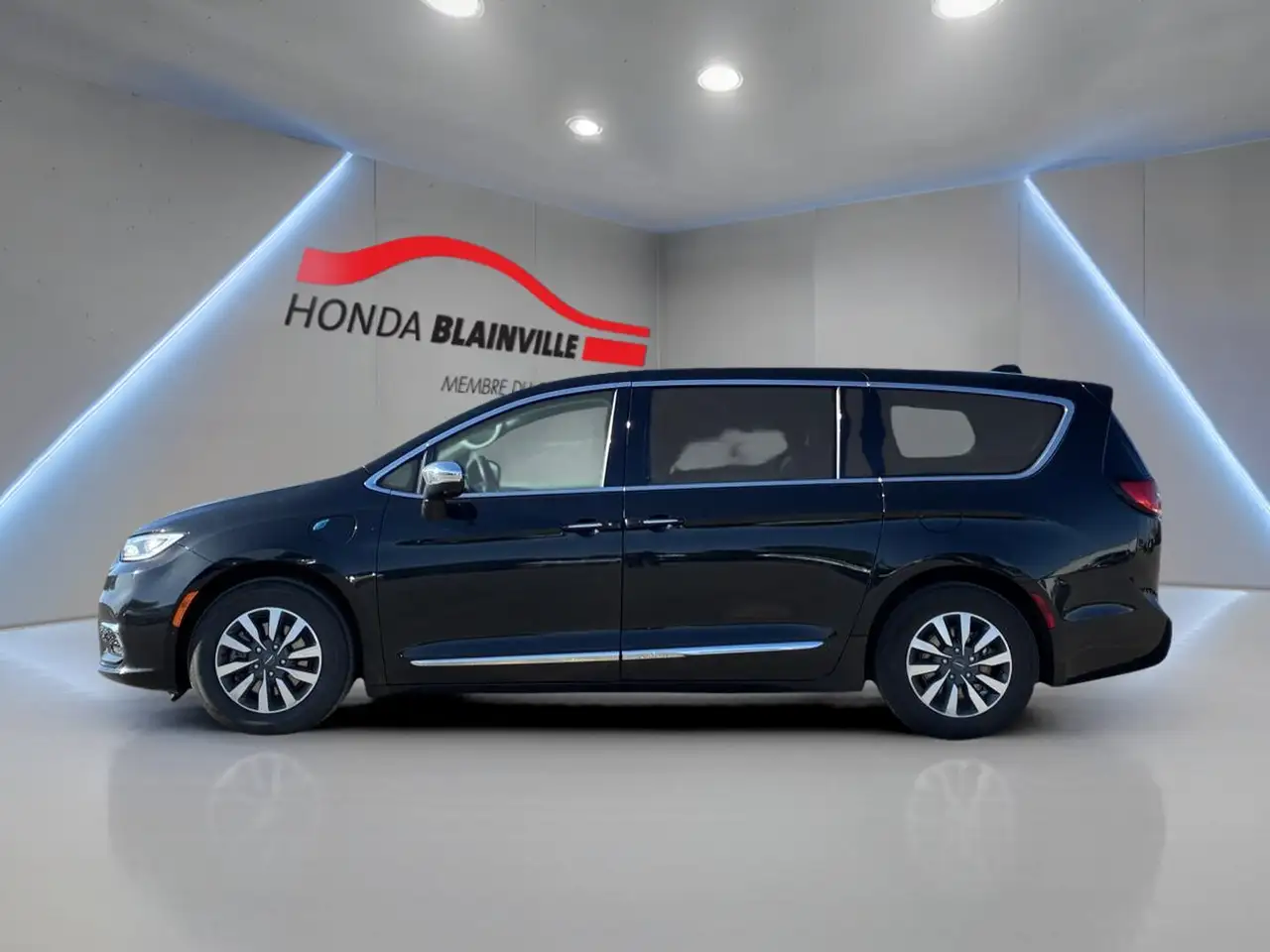 Chrysler Pacifica снимка Chrysler Pacifica