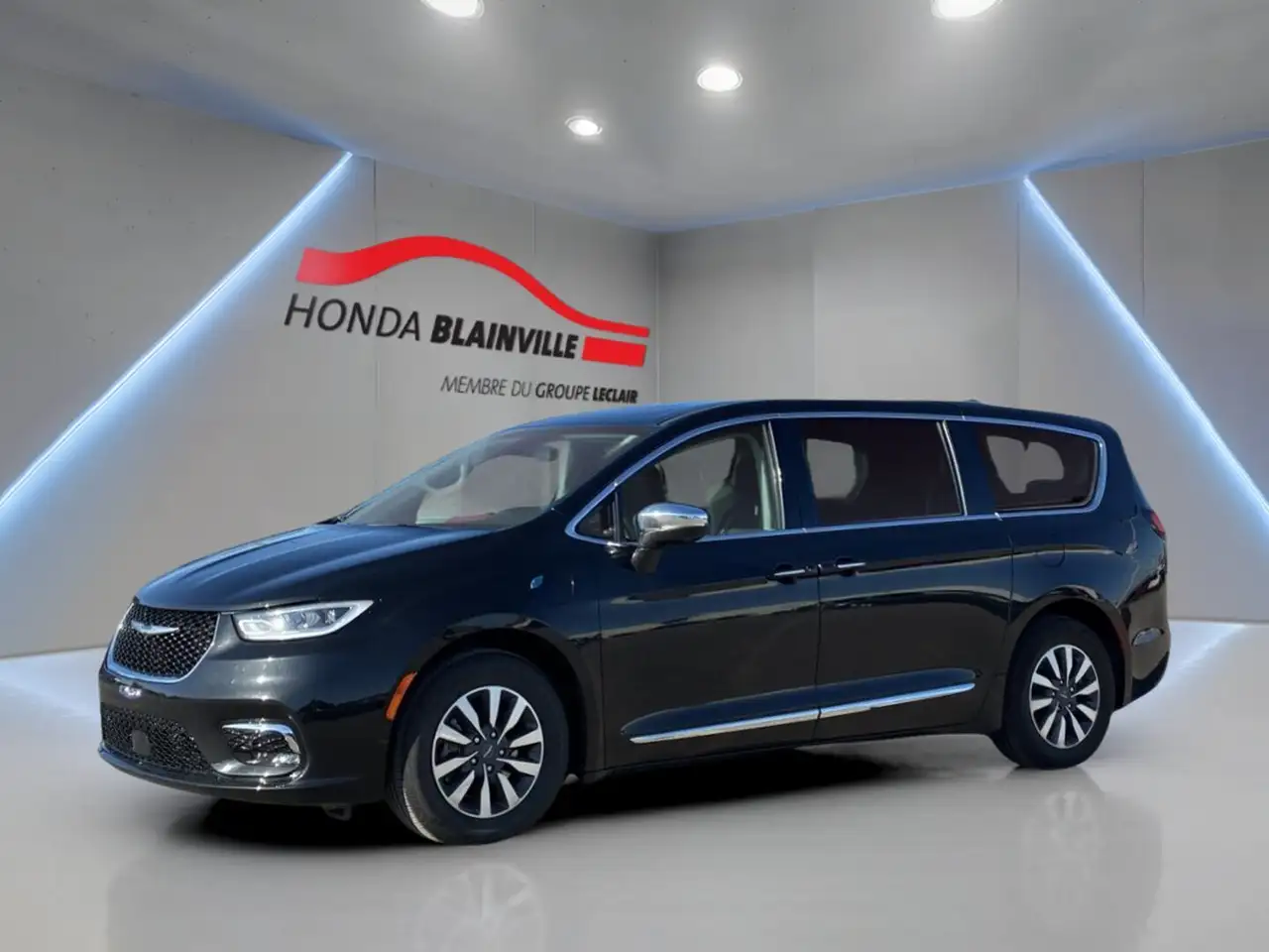 Chrysler Pacifica снимка Chrysler Pacifica