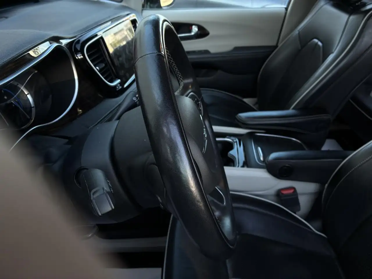 Chrysler Pacifica снимка Chrysler Pacifica