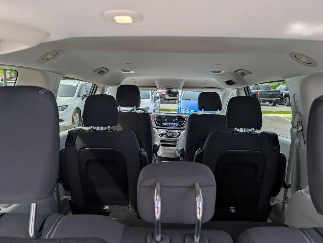 Chrysler Grand Caravan снимка Chrysler Grand Caravan