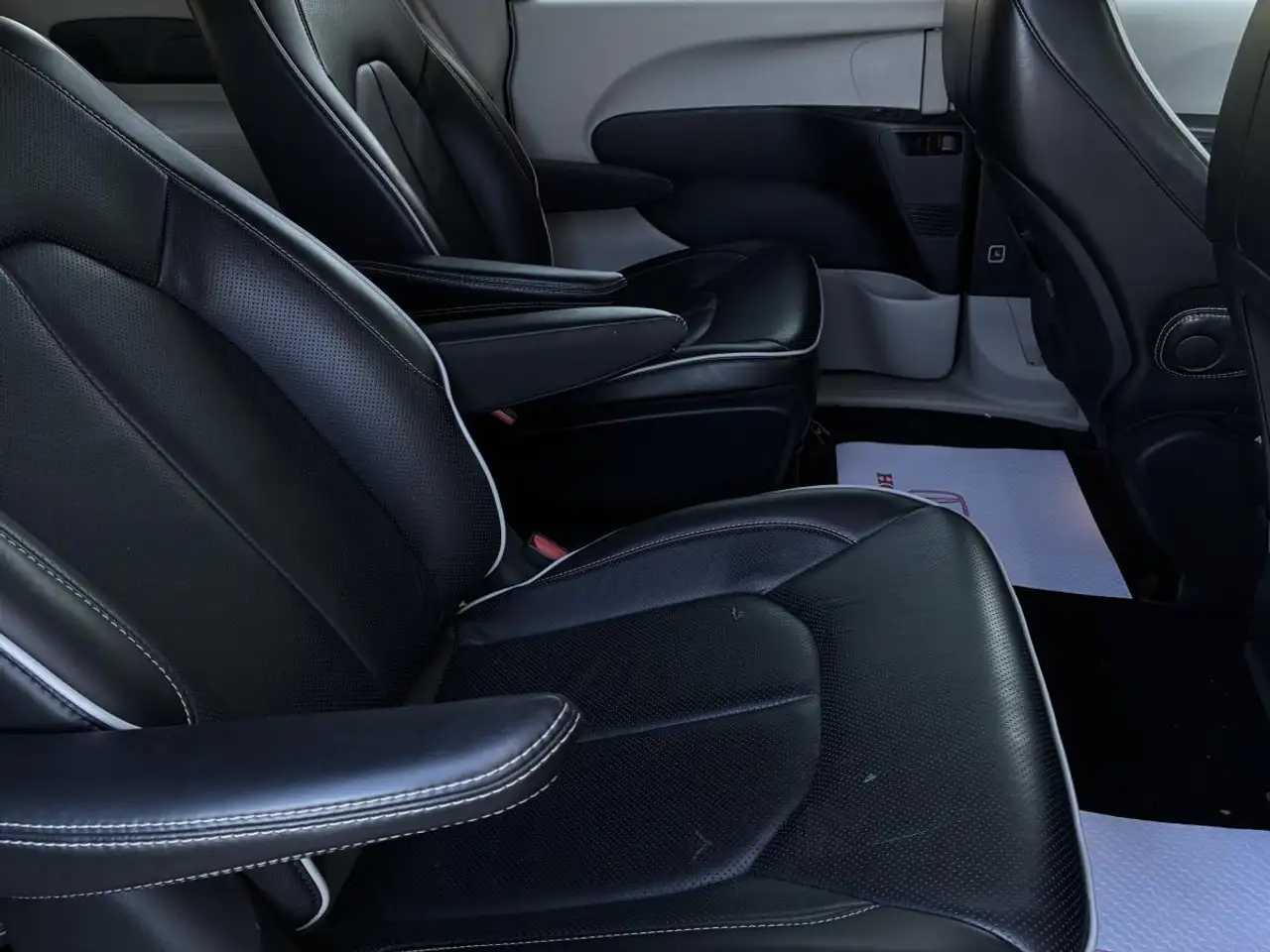 Chrysler Pacifica снимка Chrysler Pacifica