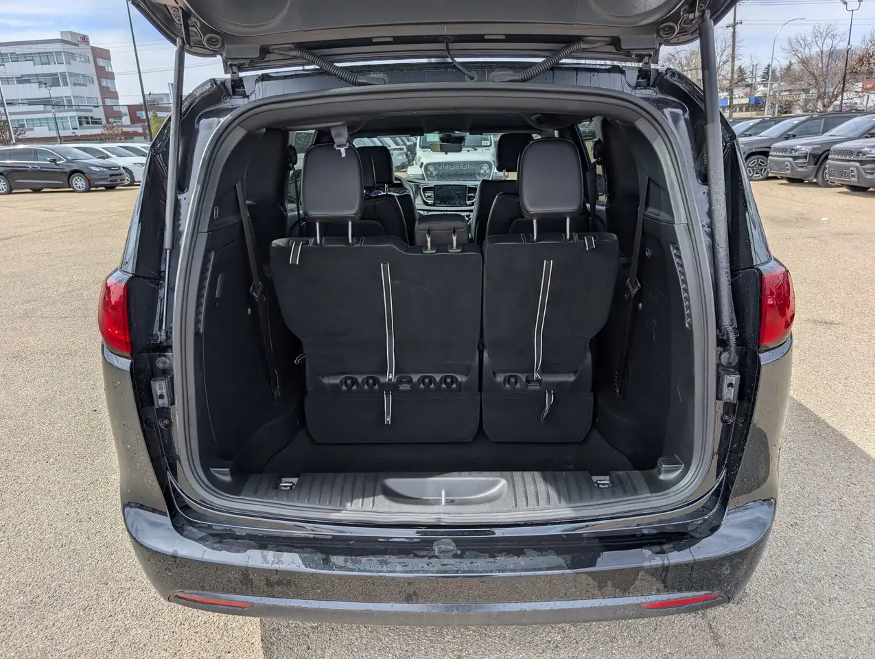 Chrysler Grand Caravan снимка Chrysler Grand Caravan
