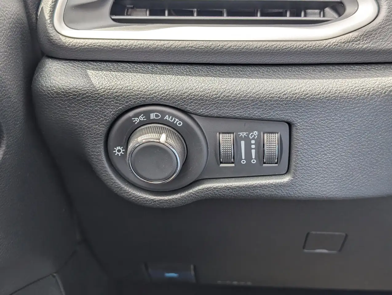 Chrysler Grand Caravan снимка Chrysler Grand Caravan