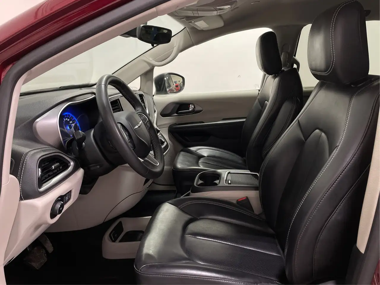 Chrysler Pacifica снимка Chrysler Pacifica