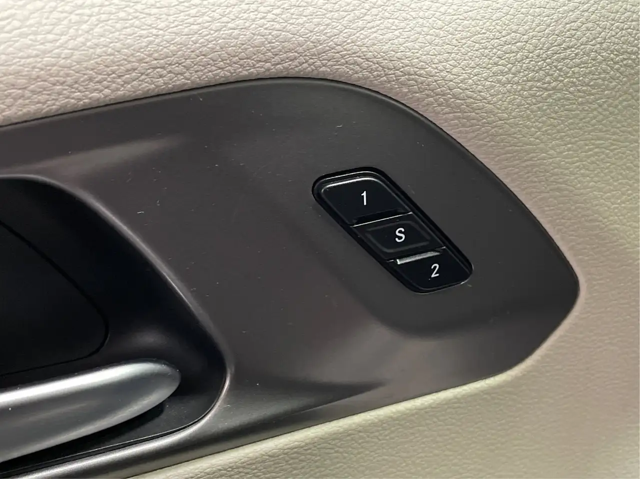 Chrysler Pacifica снимка Chrysler Pacifica