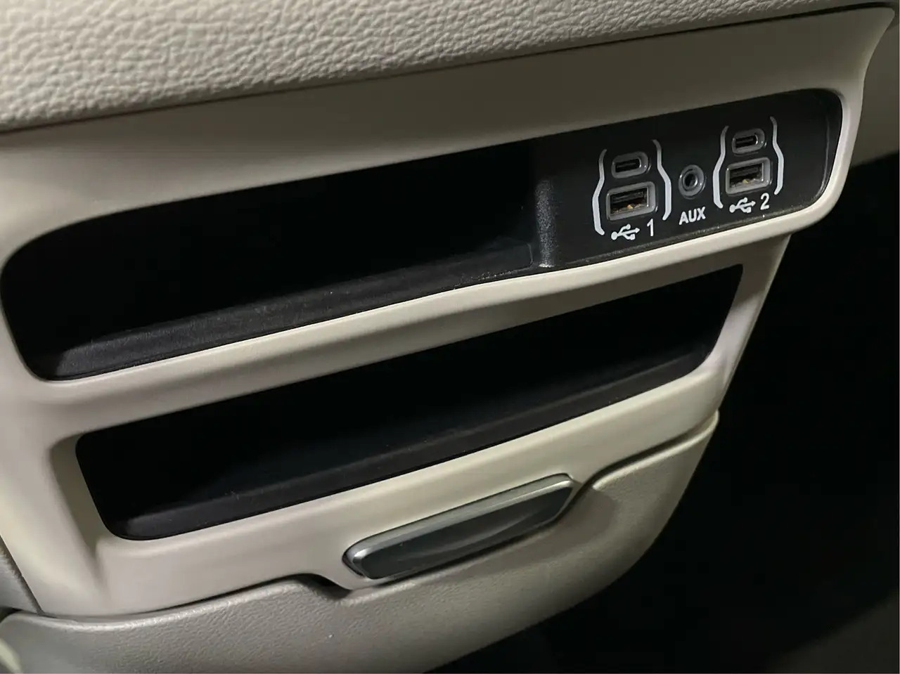 Chrysler Pacifica снимка Chrysler Pacifica