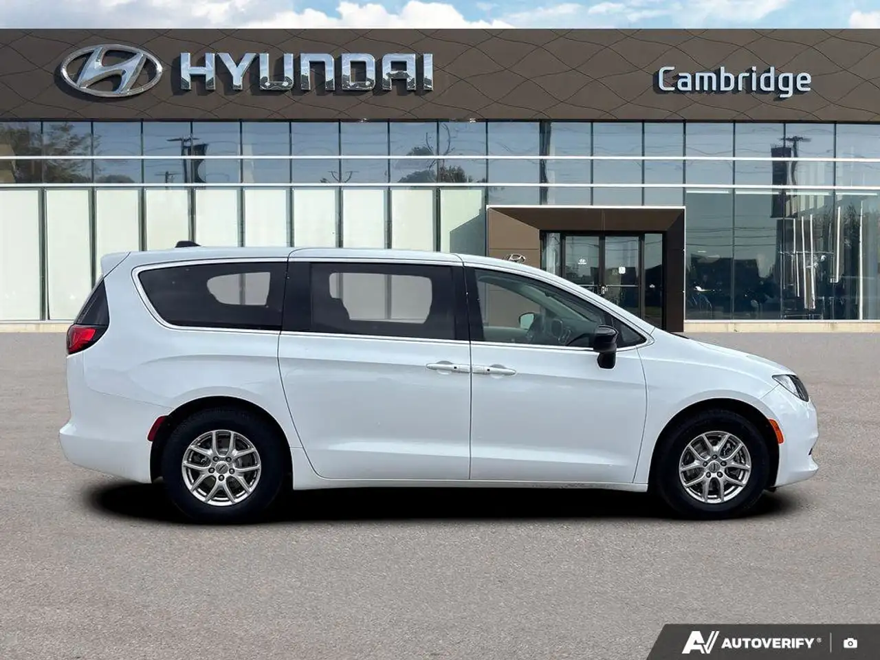 Chrysler Grand Caravan снимка Chrysler Grand Caravan
