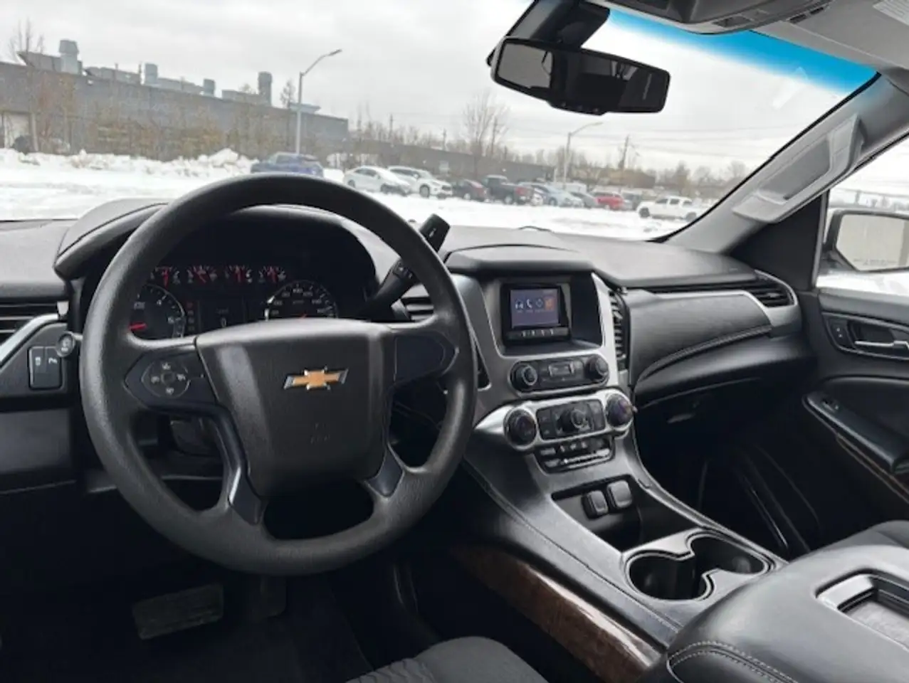 Chevrolet Suburban снимка Chevrolet Suburban