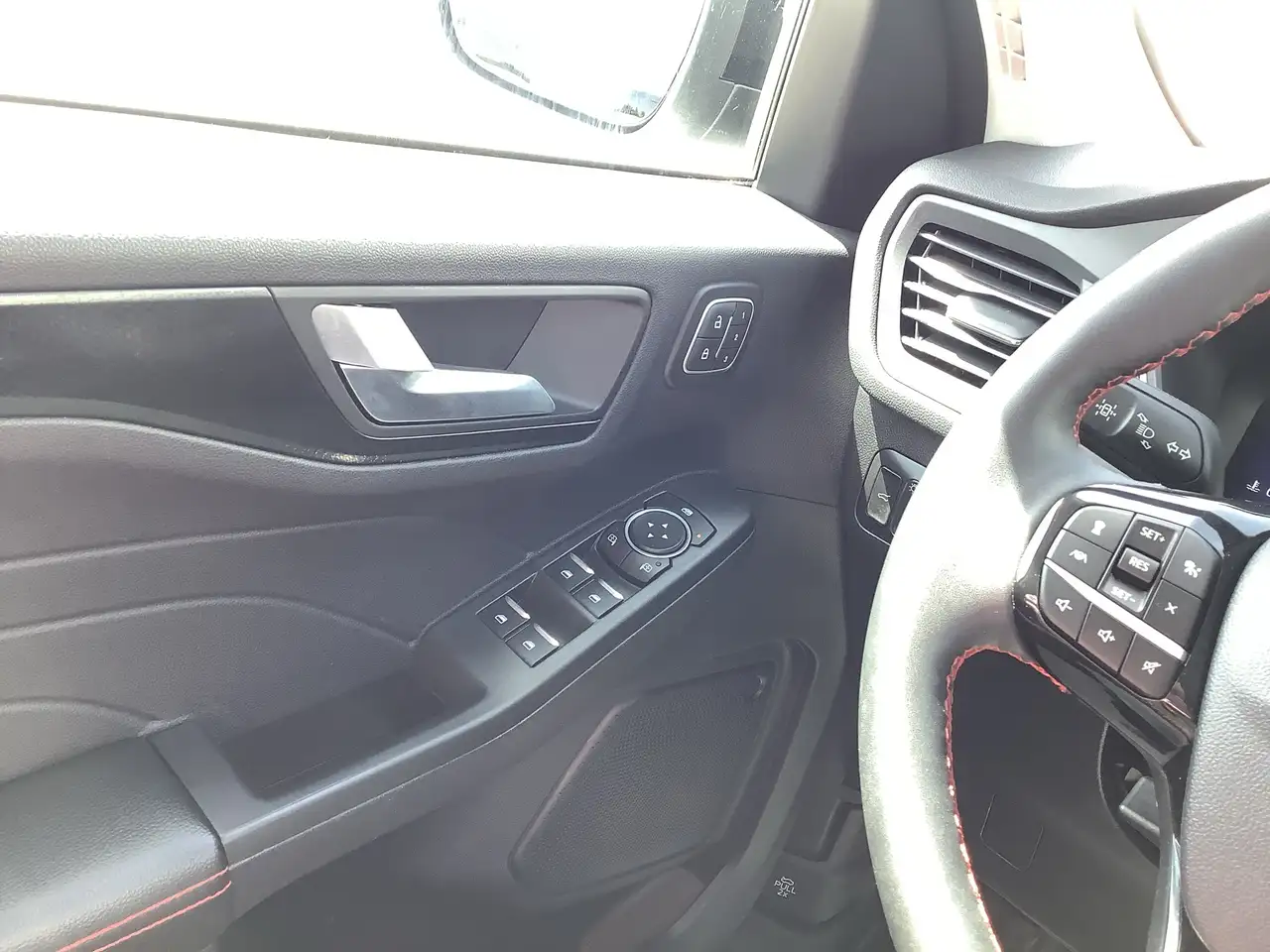 Ford Escape снимка Ford Escape