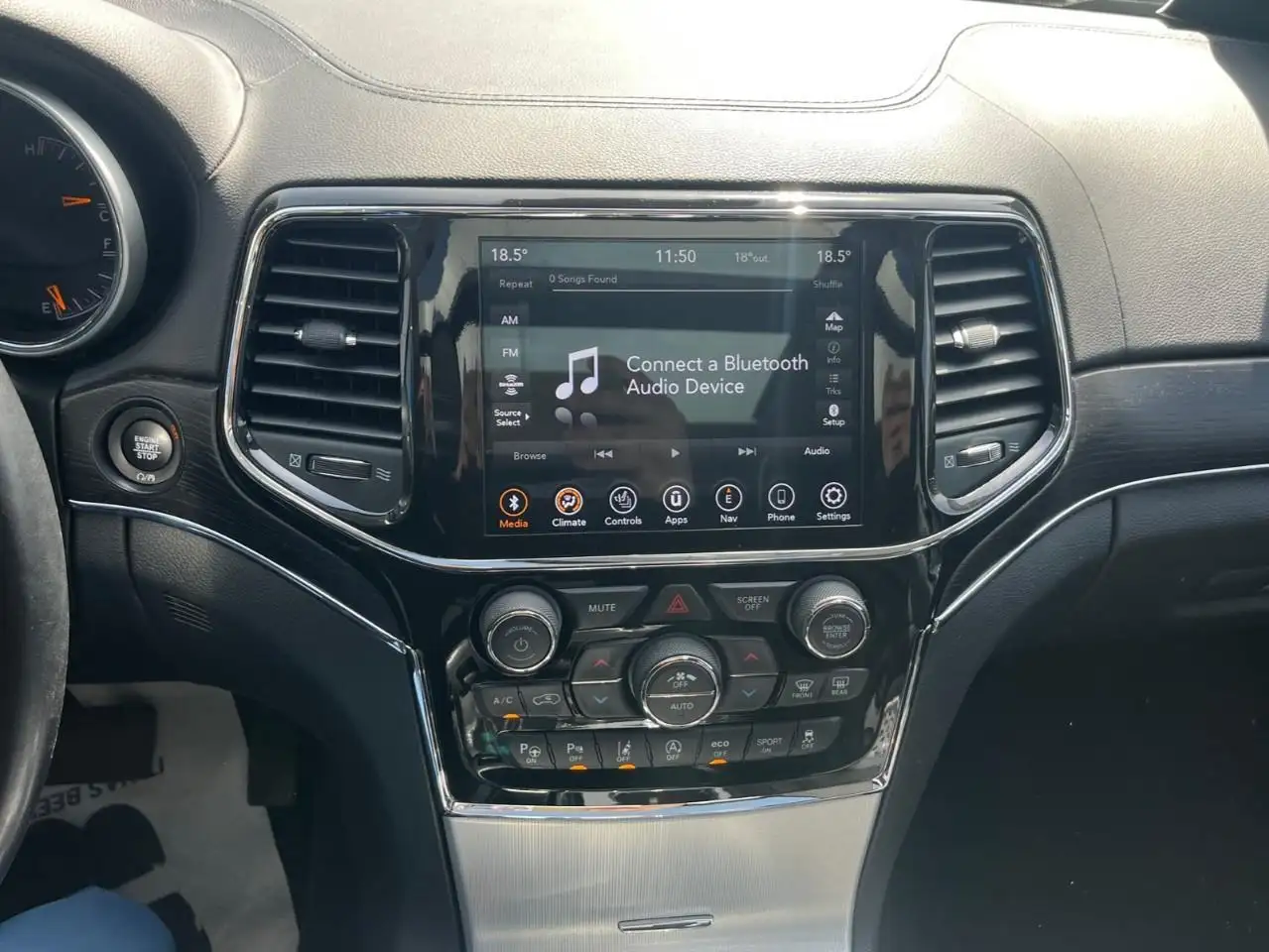 Jeep Grand Cherokee снимка Jeep Grand Cherokee