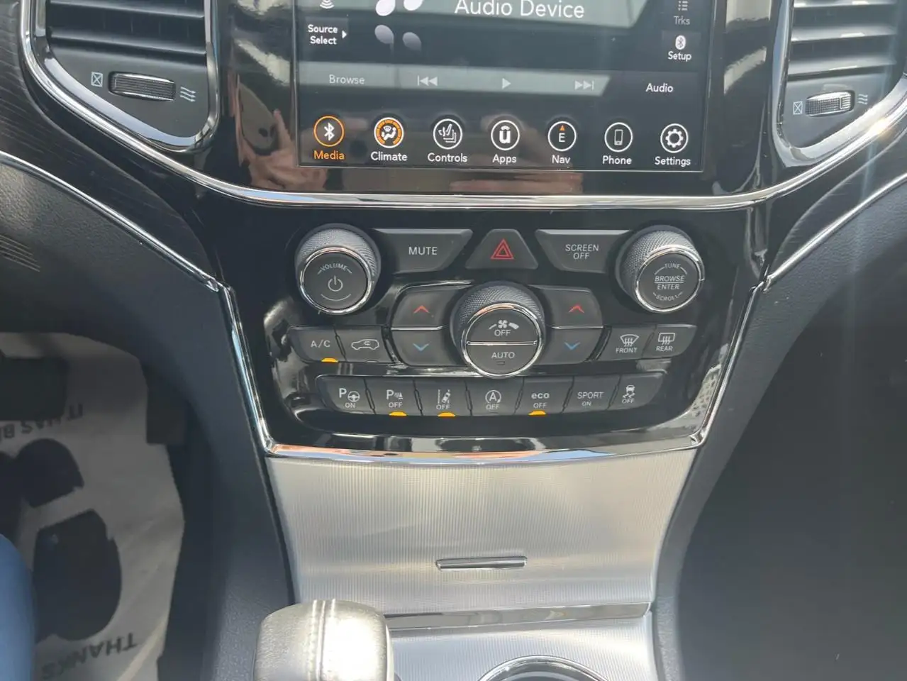 Jeep Grand Cherokee снимка Jeep Grand Cherokee