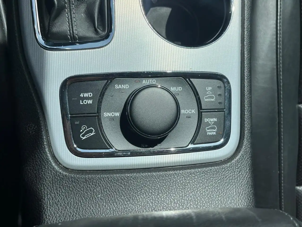Jeep Grand Cherokee снимка Jeep Grand Cherokee