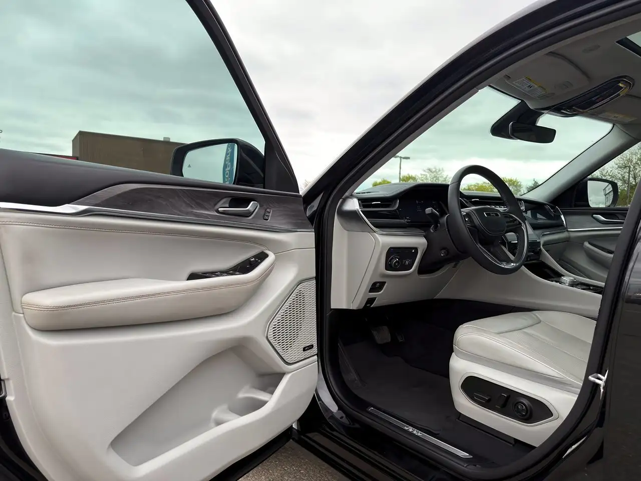 Jeep Grand Cherokee снимка Jeep Grand Cherokee