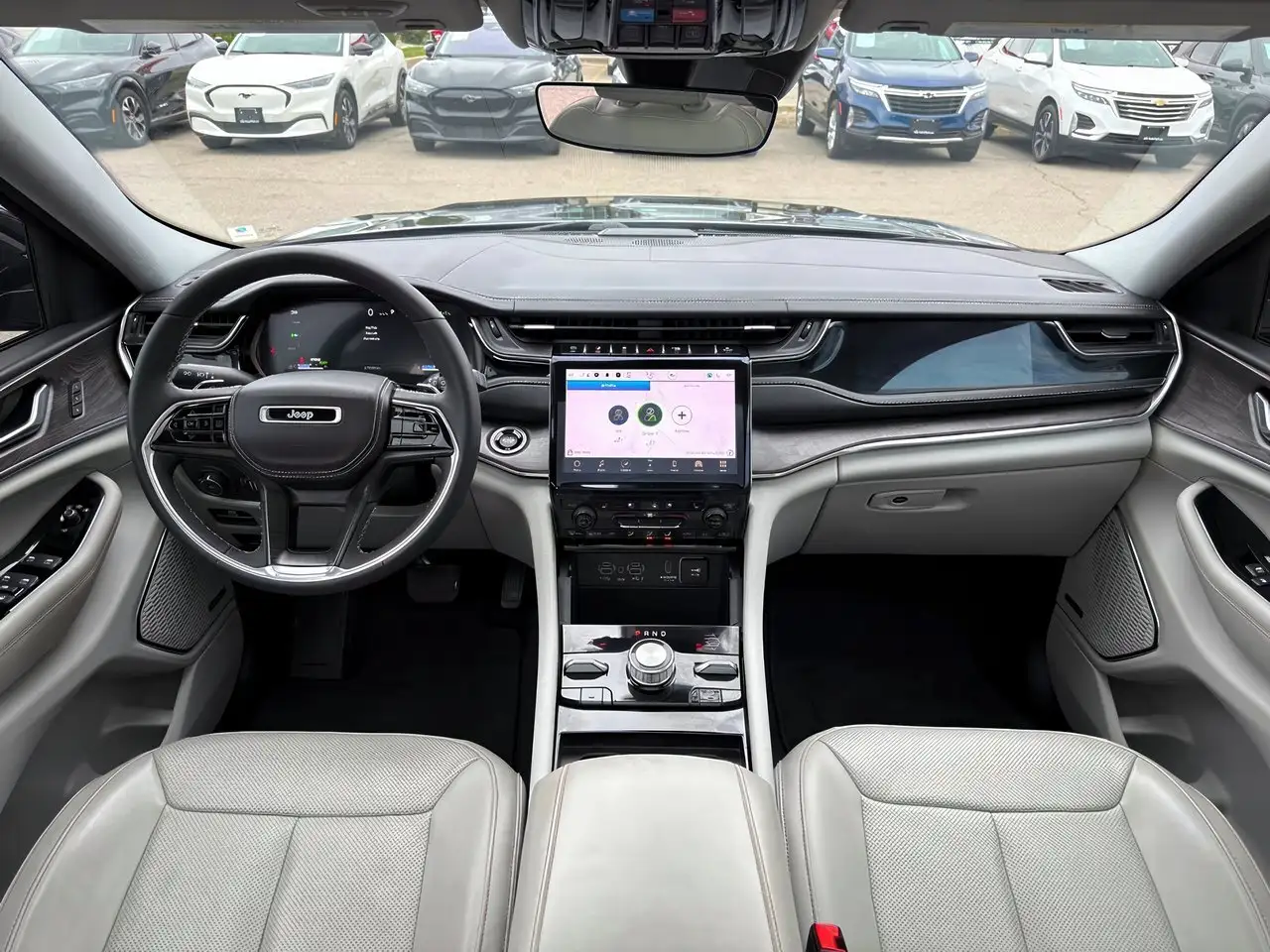 Jeep Grand Cherokee снимка Jeep Grand Cherokee