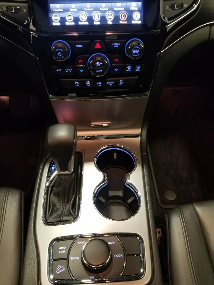 Jeep Grand Cherokee снимка Jeep Grand Cherokee