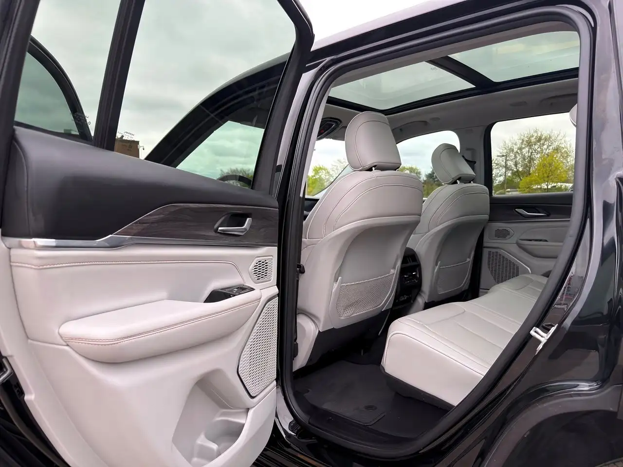 Jeep Grand Cherokee снимка Jeep Grand Cherokee