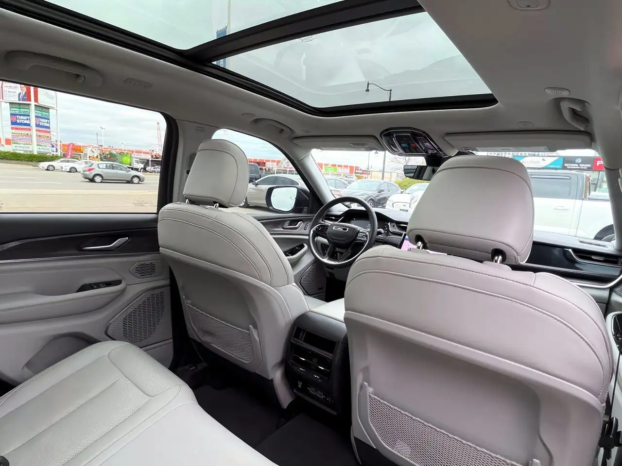 Jeep Grand Cherokee снимка Jeep Grand Cherokee