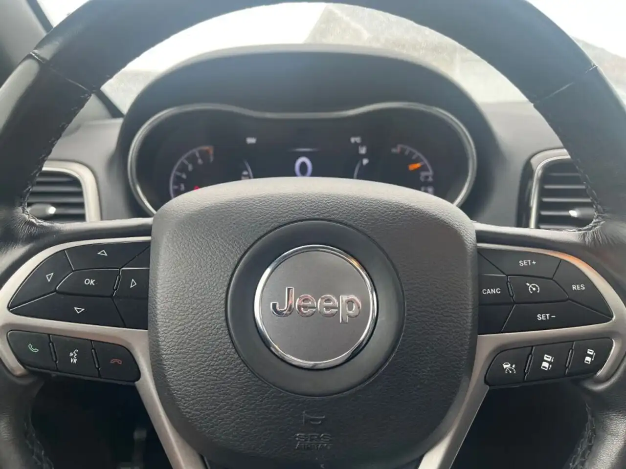 Jeep Grand Cherokee снимка Jeep Grand Cherokee