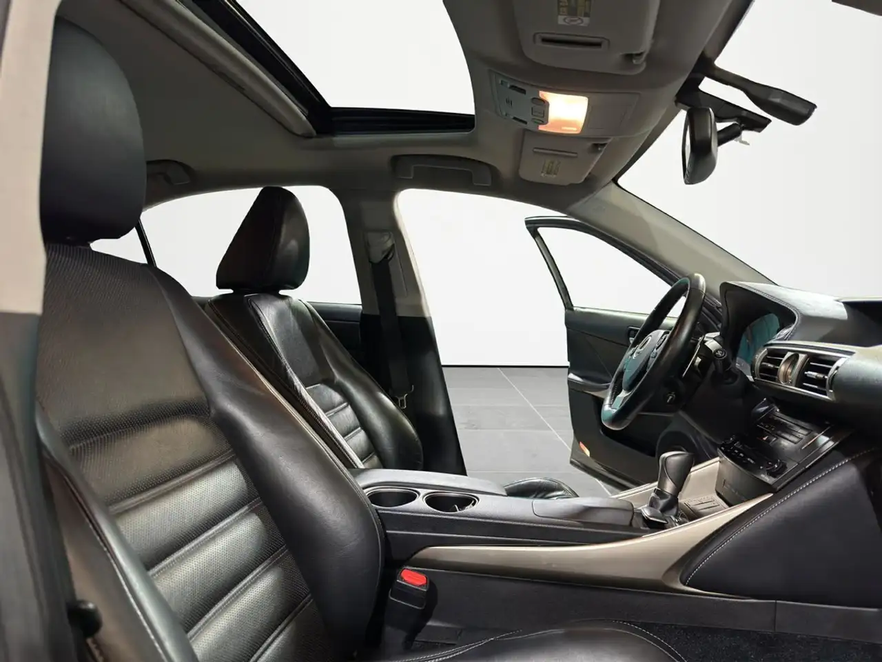 Lexus IS снимка Lexus IS