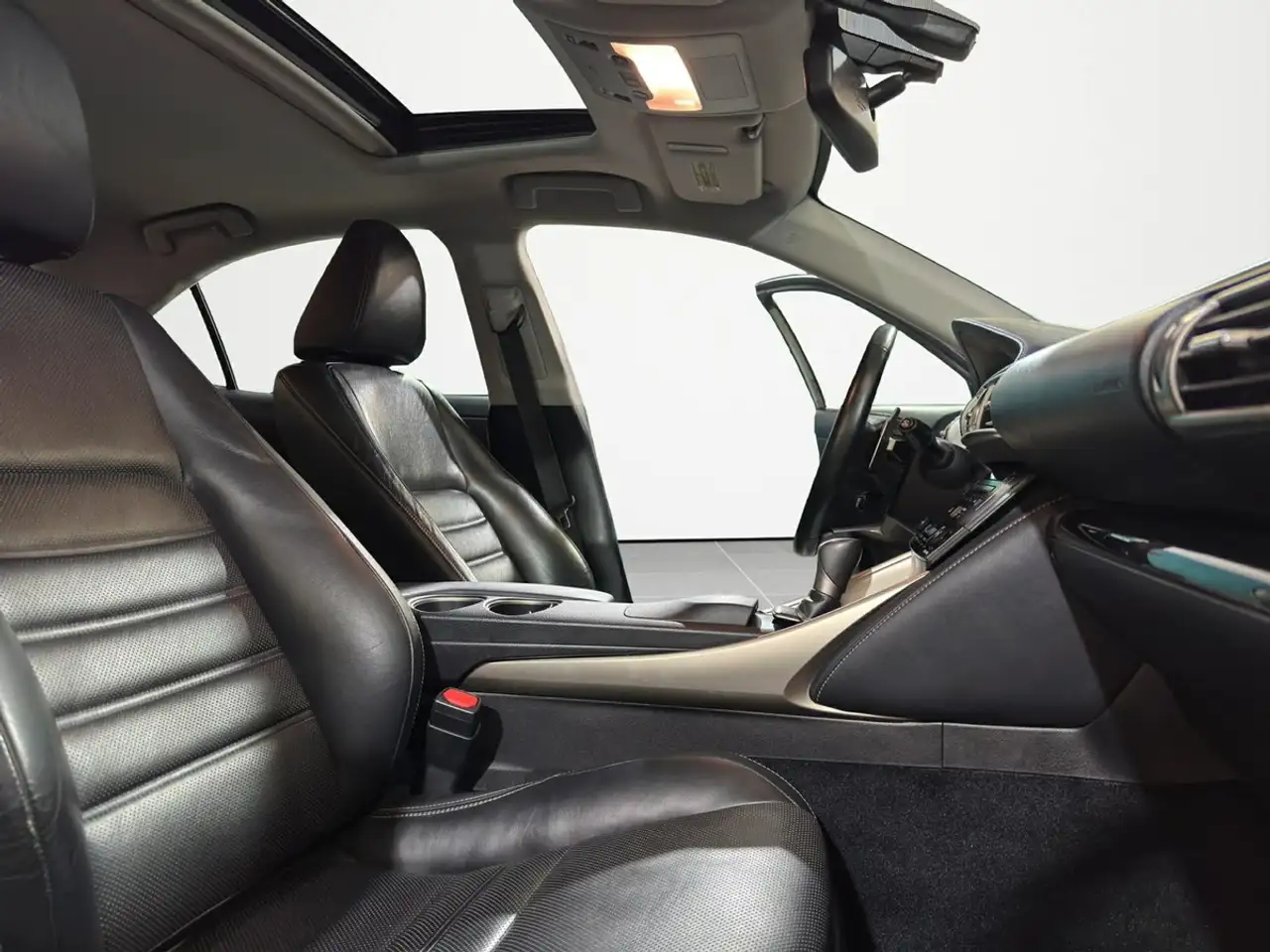 Lexus IS снимка Lexus IS