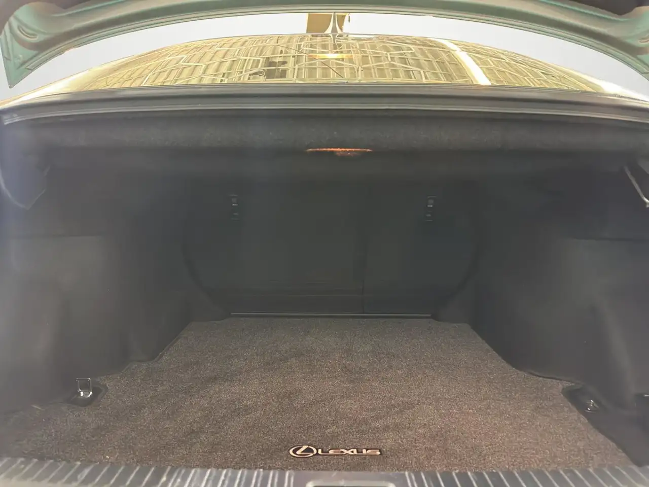 Lexus IS снимка Lexus IS