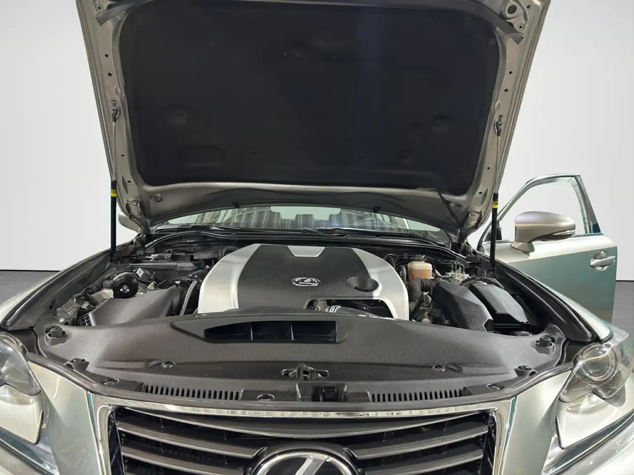 Lexus IS снимка Lexus IS