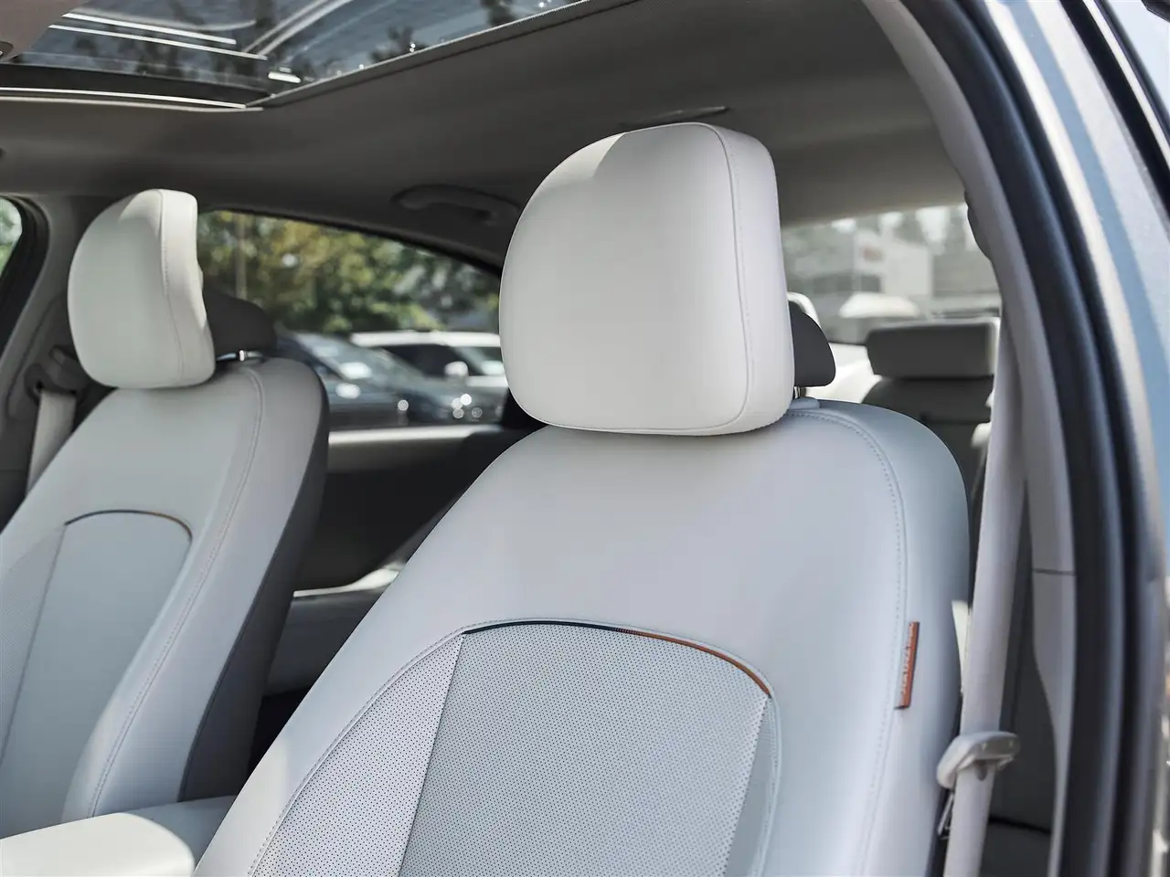 Hyundai IONIQ 6 photo Hyundai IONIQ 6