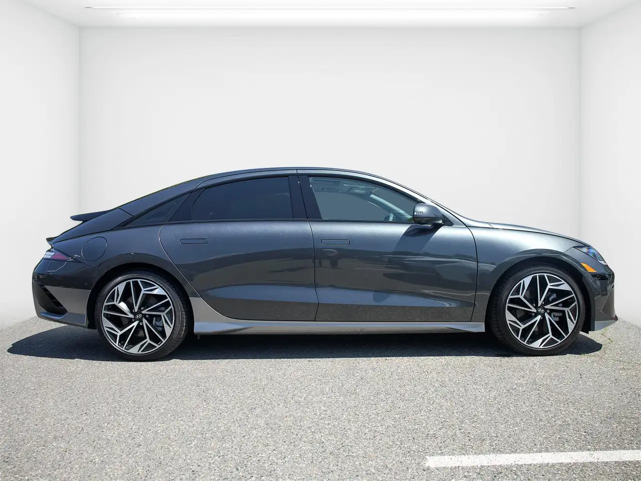 Hyundai IONIQ 6 photo Hyundai IONIQ 6