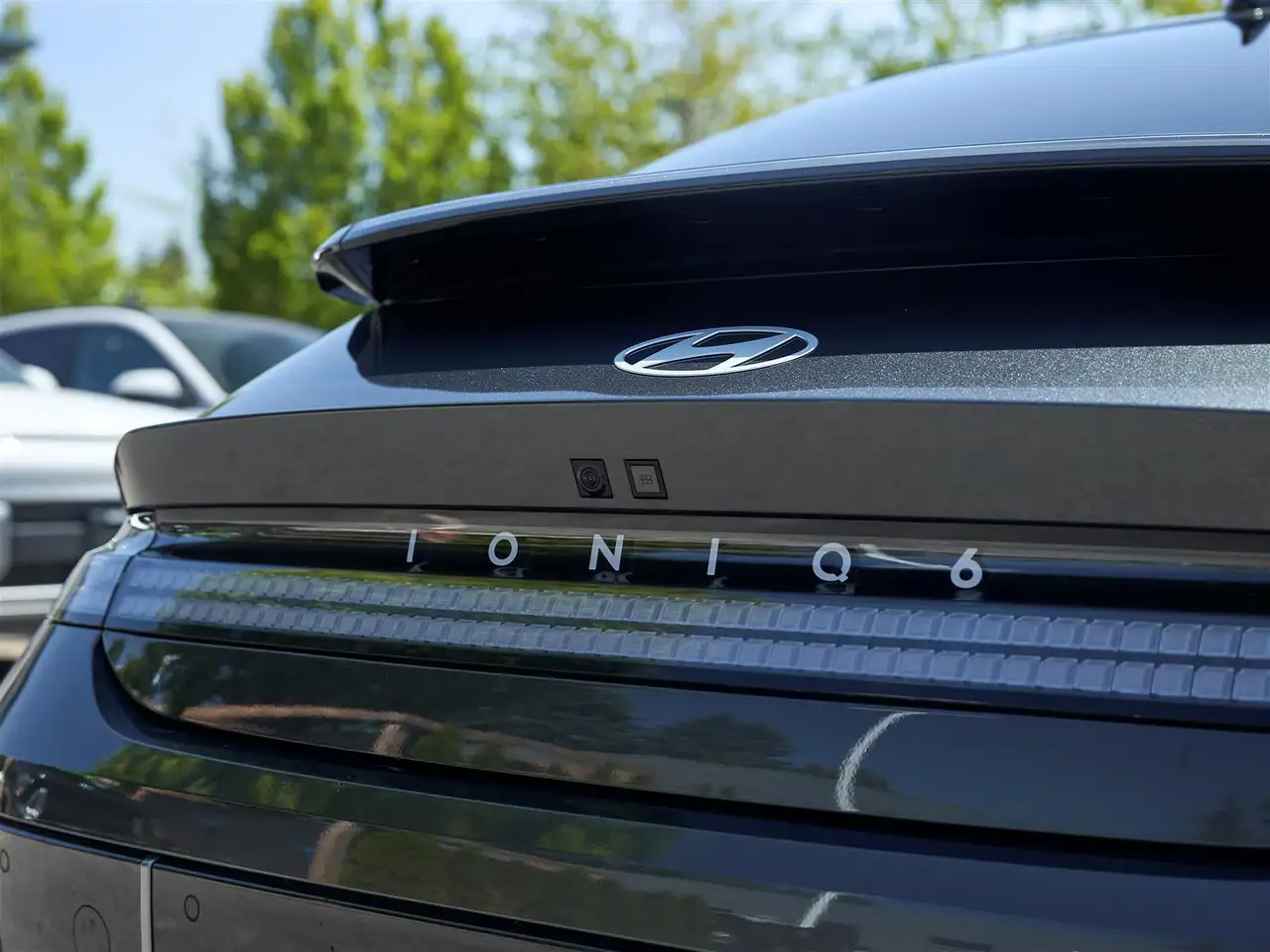 Hyundai IONIQ 6 photo Hyundai IONIQ 6