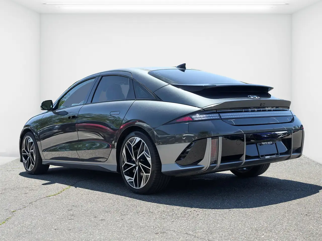 Hyundai IONIQ 6 photo Hyundai IONIQ 6