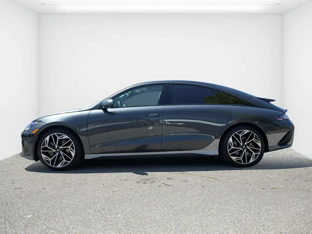 Hyundai IONIQ 6 photo Hyundai IONIQ 6