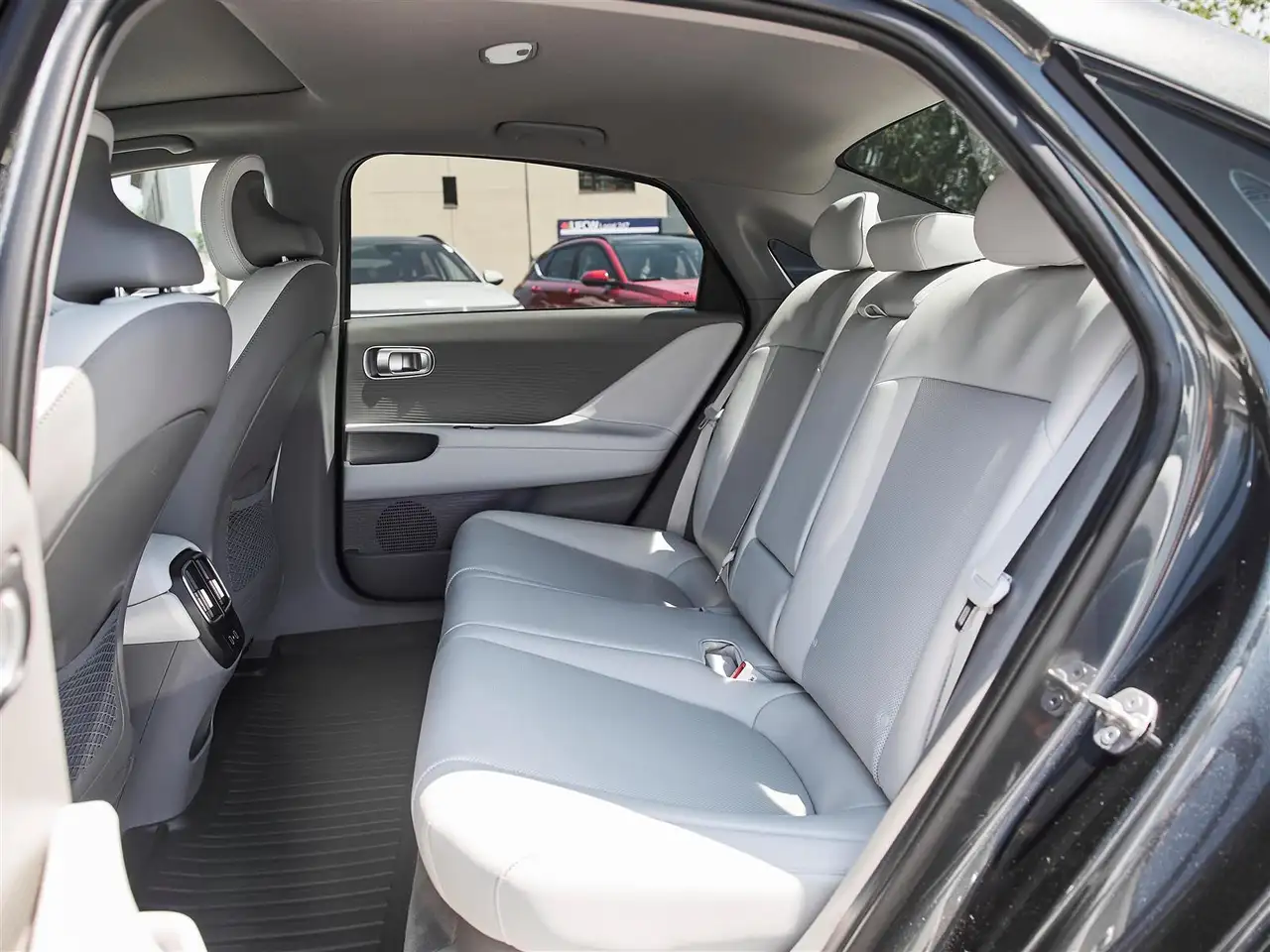 Hyundai IONIQ 6 photo Hyundai IONIQ 6