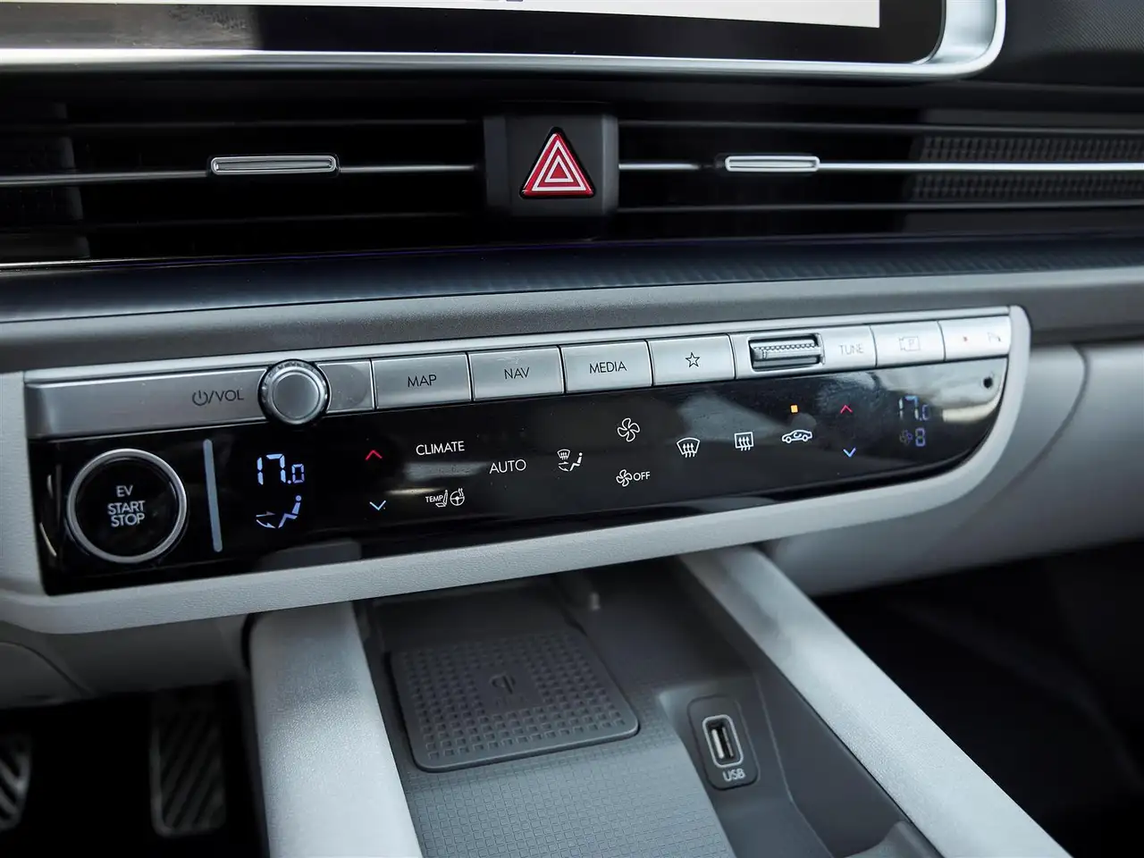 Hyundai IONIQ 6 photo Hyundai IONIQ 6