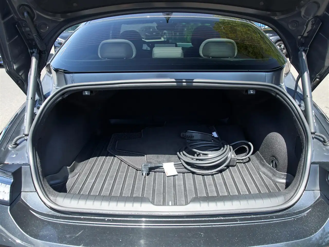 Hyundai IONIQ 6 photo Hyundai IONIQ 6