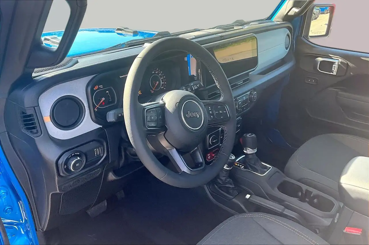 Jeep Wrangler photo Jeep Wrangler