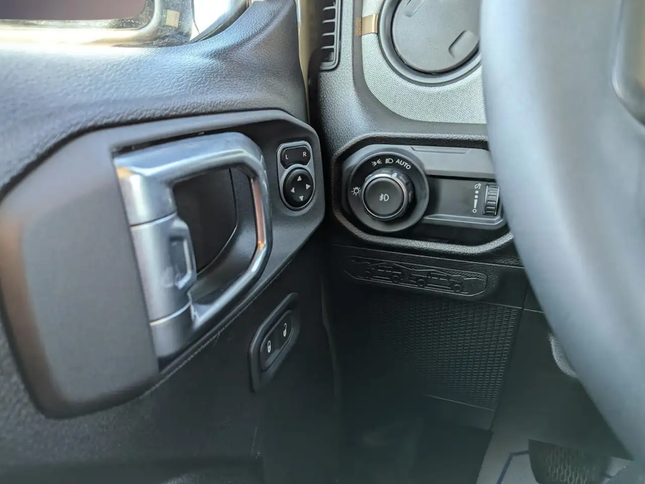 Jeep Wrangler снимка Jeep Wrangler