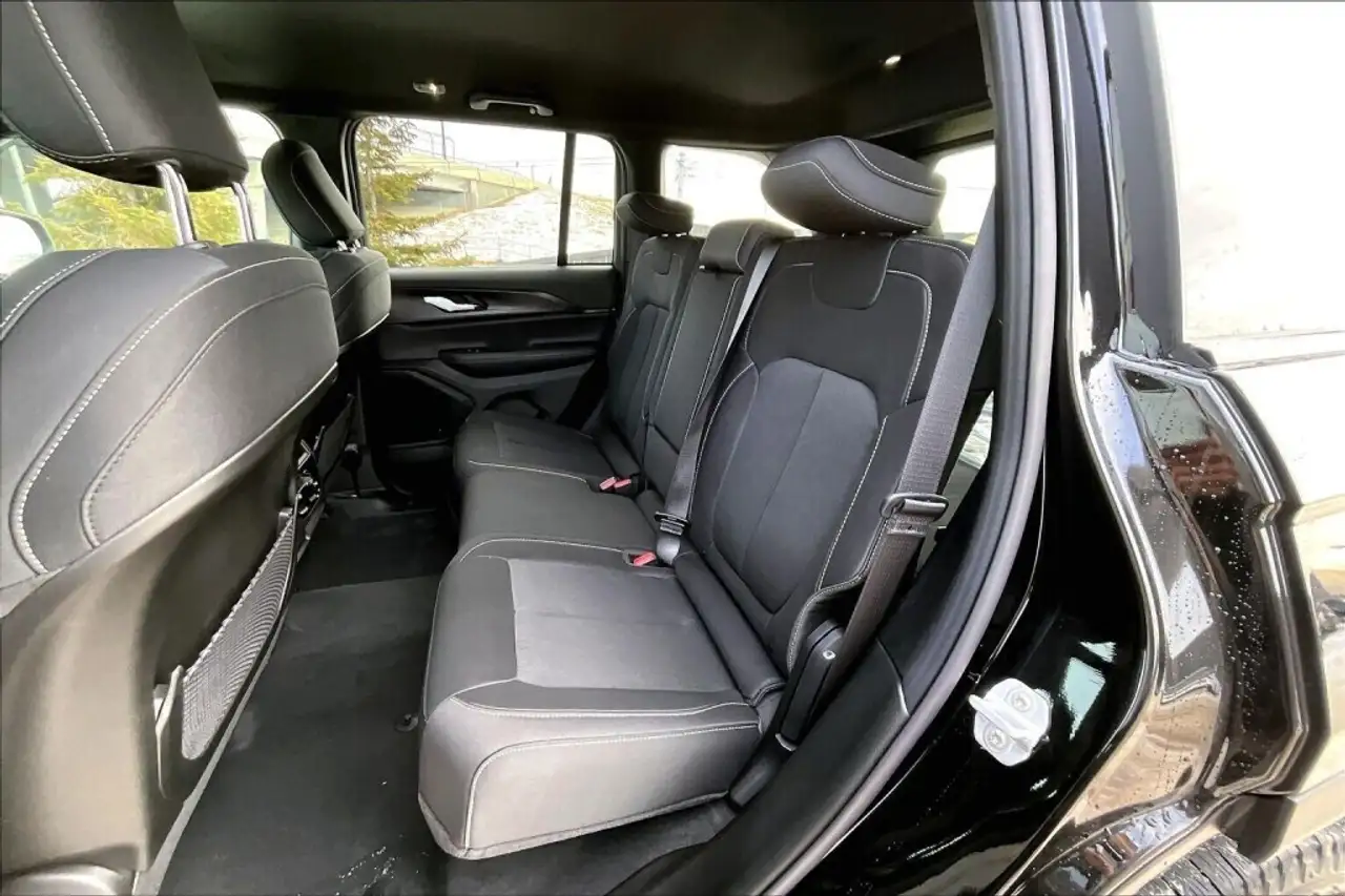 Jeep Grand Cherokee снимка Jeep Grand Cherokee