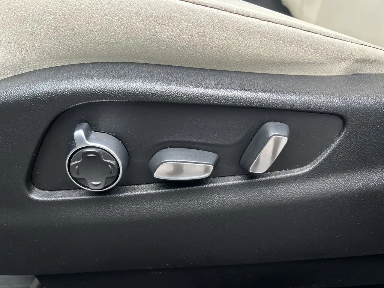 Cadillac XT4 снимка Cadillac XT4