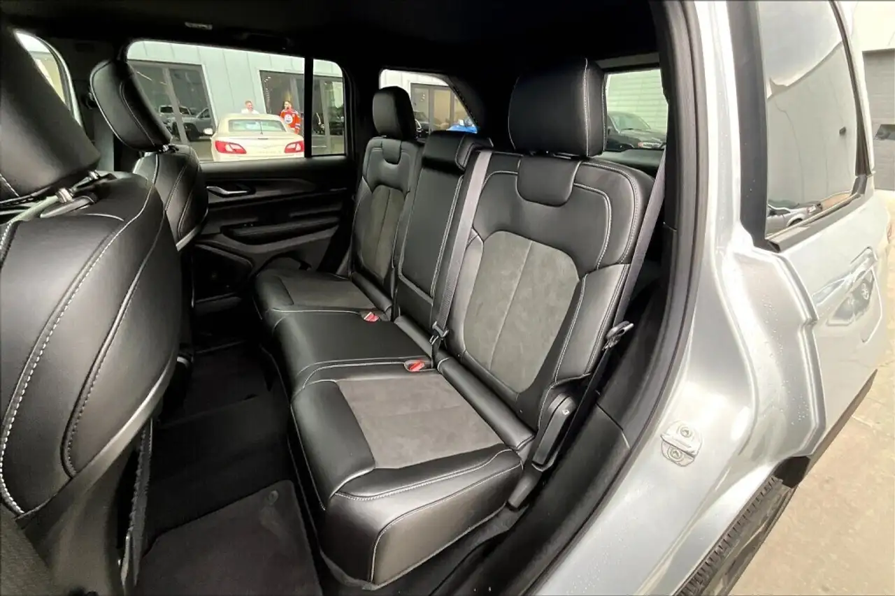 Jeep Grand Cherokee снимка Jeep Grand Cherokee