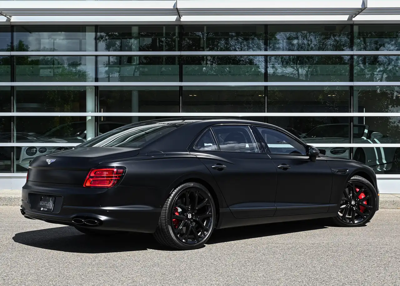 Bentley Flying Spur снимка Bentley Flying Spur
