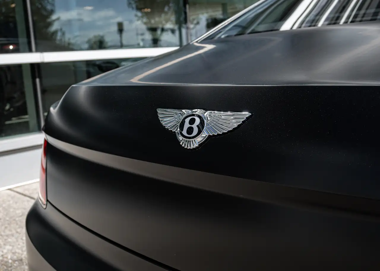 Bentley Flying Spur снимка Bentley Flying Spur