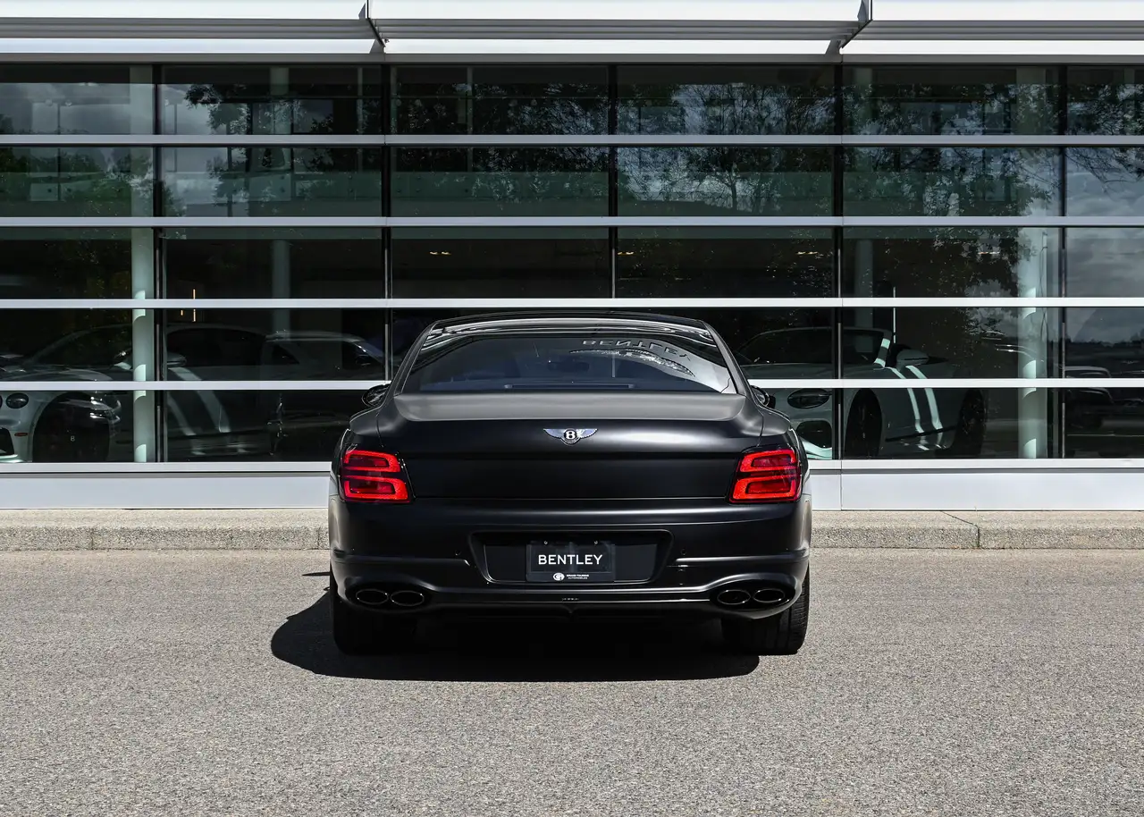 Bentley Flying Spur снимка Bentley Flying Spur